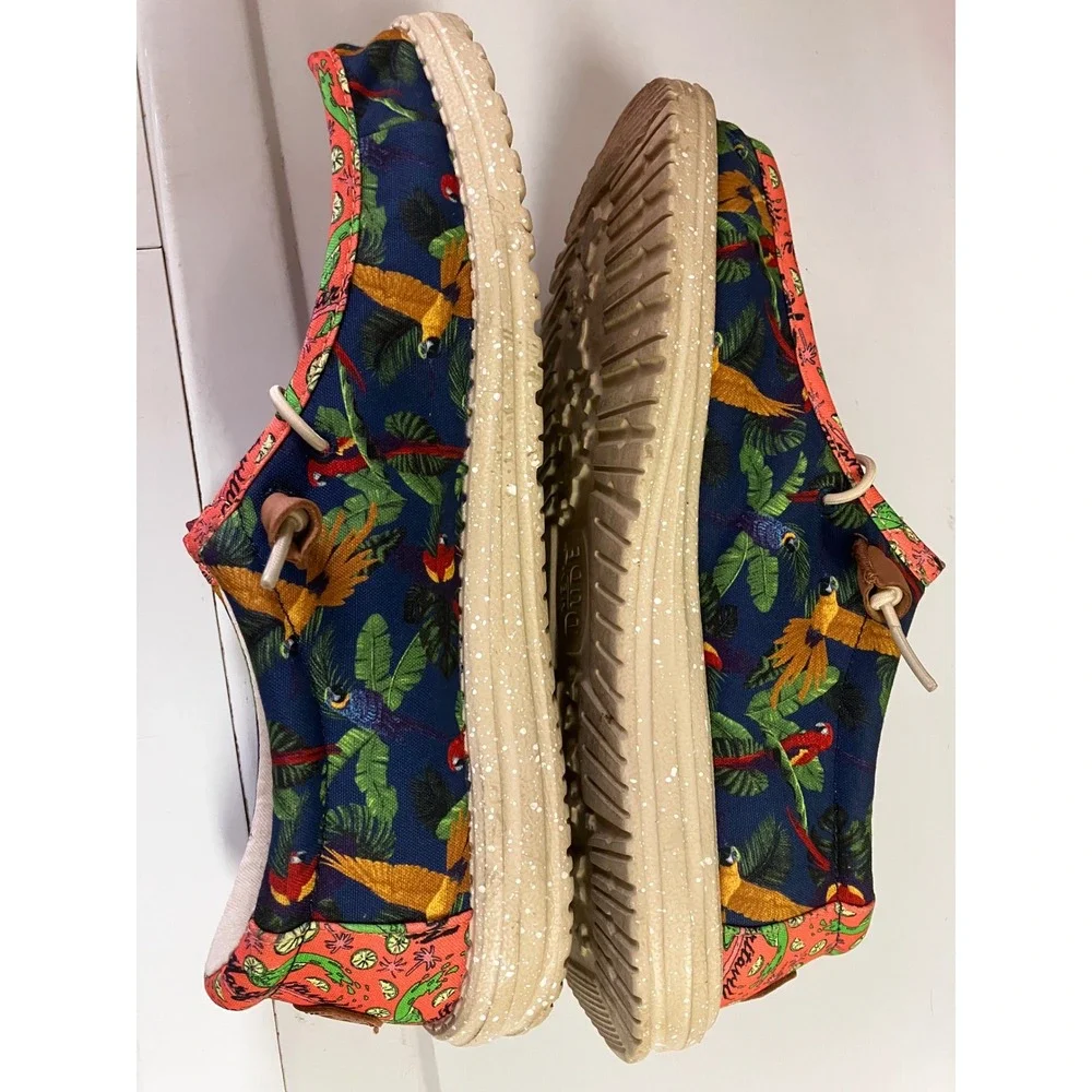 Hey Dude Wally Margaritaville Mens Size 10 Tropical Parrot Print Loafers
